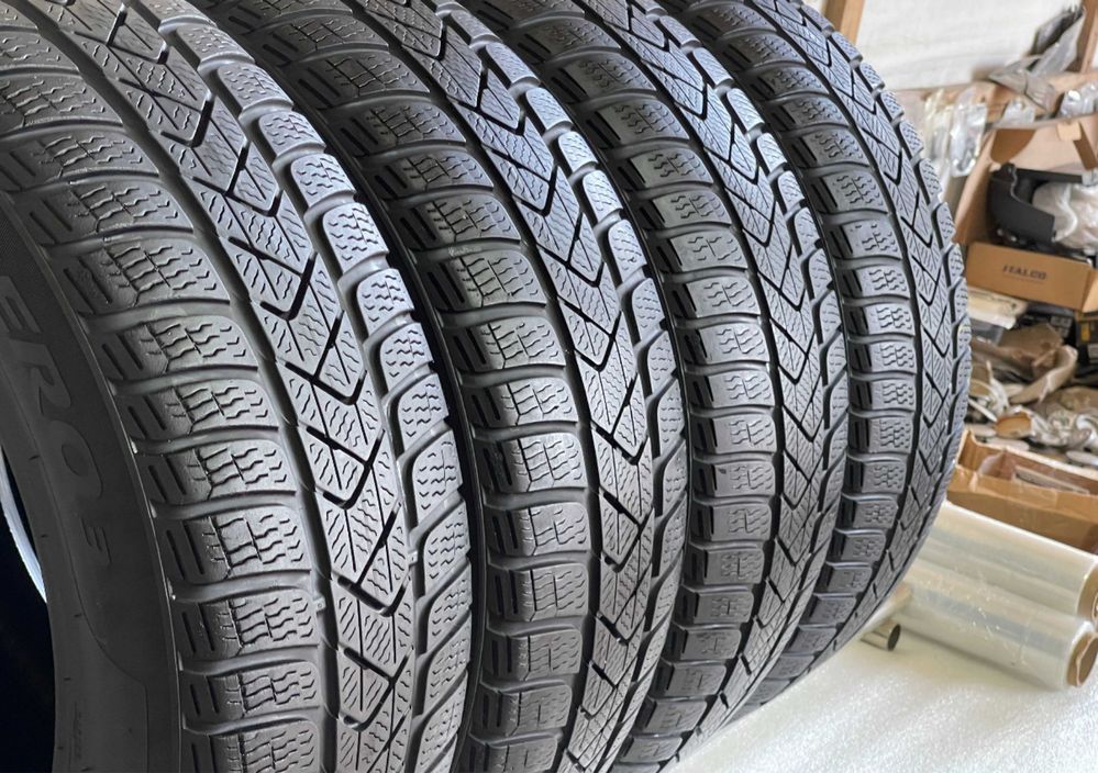 Автошини колеса резина 215/55 R17 Pirelli Sottozero3 зимові 2022 рік