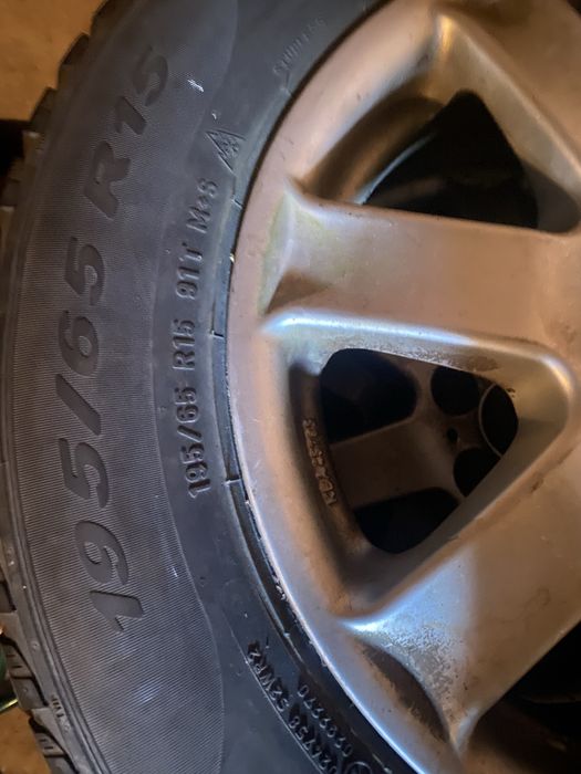 Felgi + opony Pirelli 195/65 R15 wielosezonowe