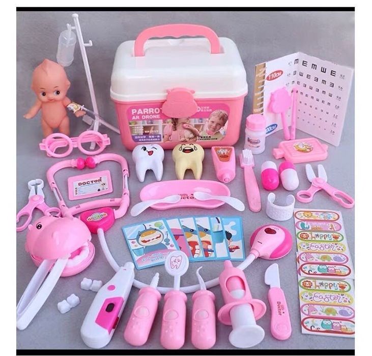 Набір лікаря у боксі (інструменти, пупс, стетоскоп імітує серцебиття)