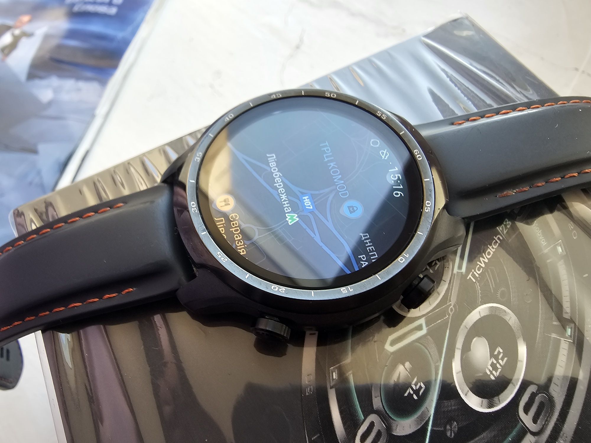 Умные часы TicWatch Pro 3.