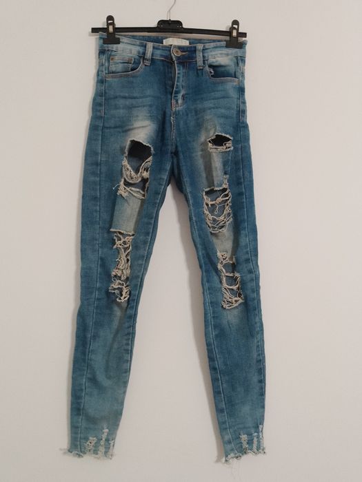 Spodnie jeansowe wycierane z przodu z dziurami Miss RJ Denim 34