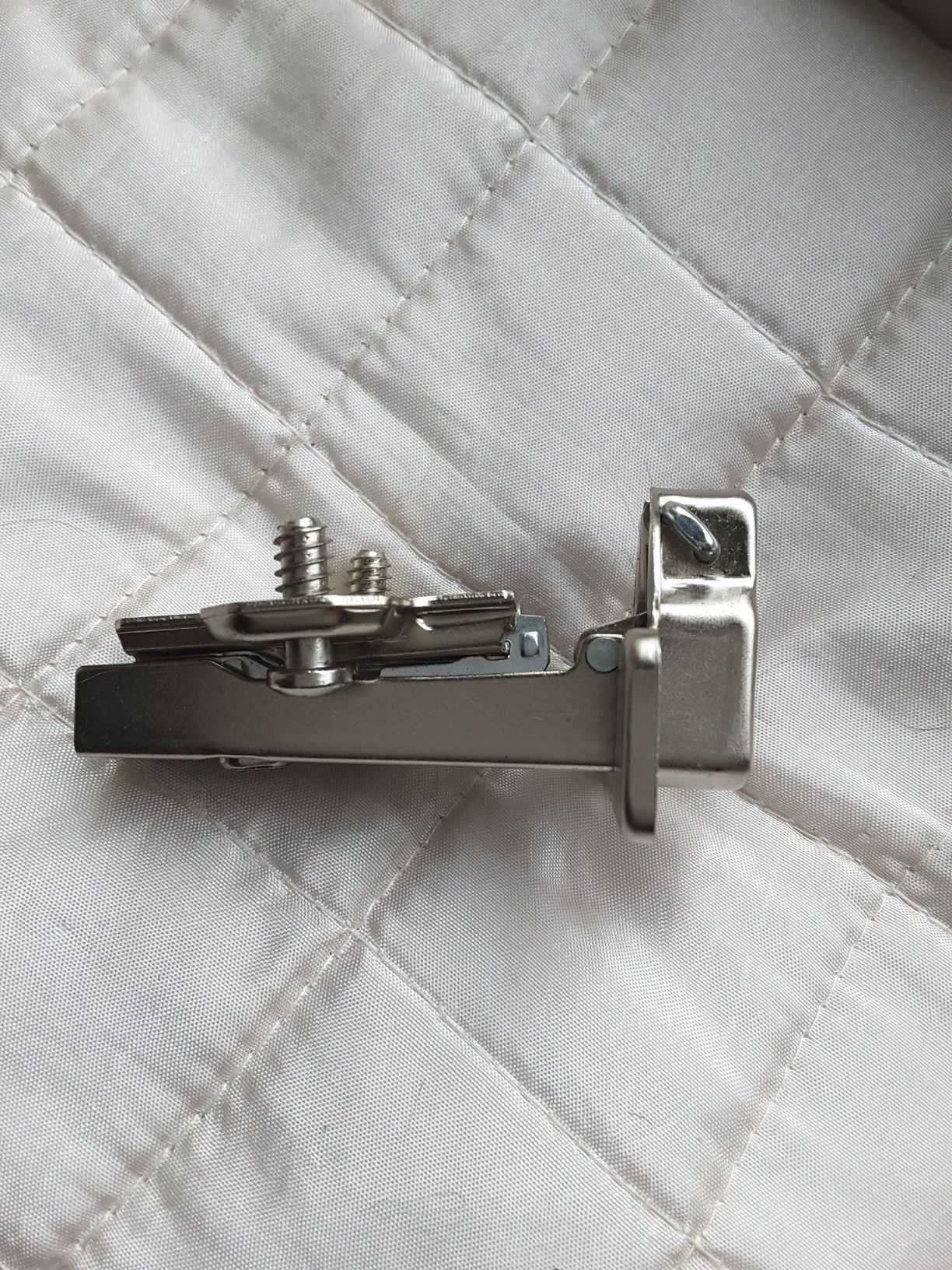 Zawiasy meblowy wpuszczany 110