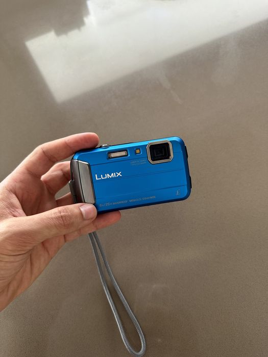 Câmera Panasonic LUMIX à Prova de Água Nova