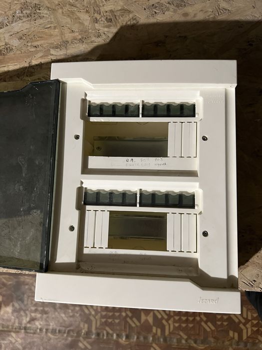 Електро ящик для автоматів , светильник