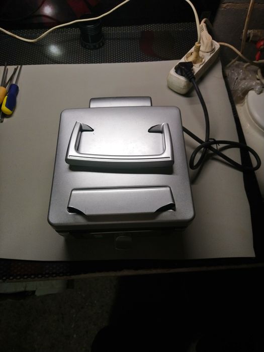 Сендвічниця RAVEN ES 007  (Poland)