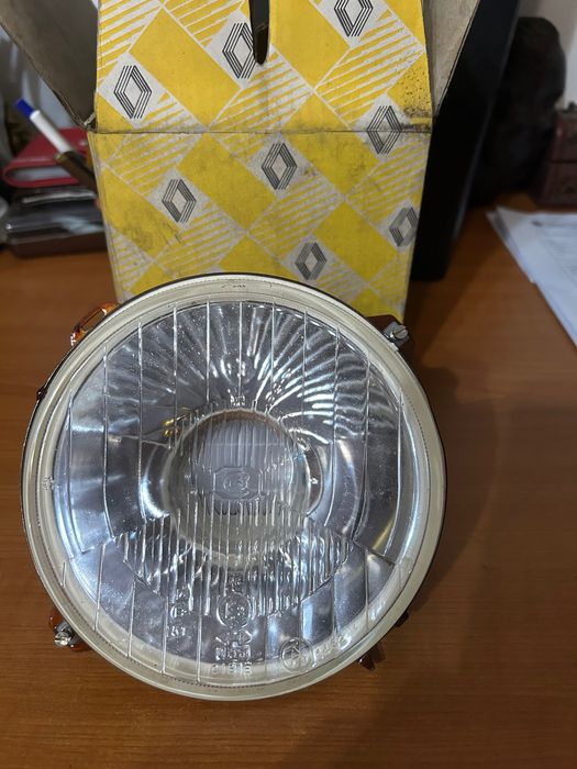 Renault 4l e 5 faróis