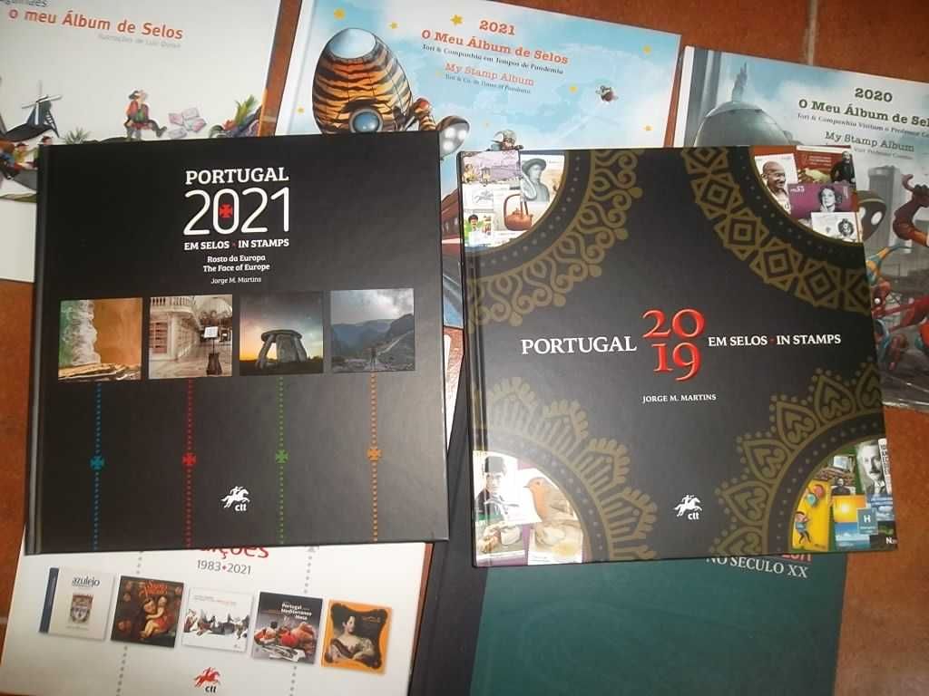 10 Livros dos CTT Correios - Portugal em Selos, e outros
