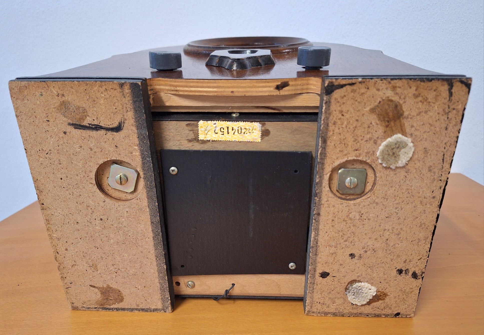 Rádio antigo com FM