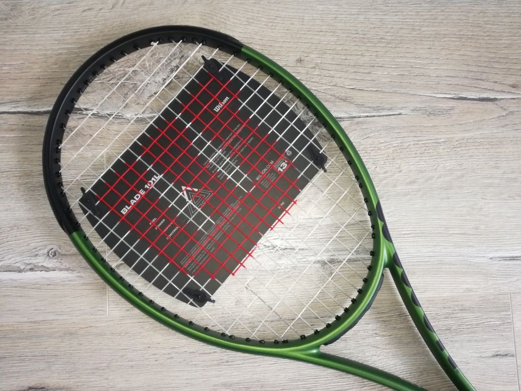 WILSON BLADE V8 101 L waga 274 gram, rączka 2, nowa rakieta tenisowa