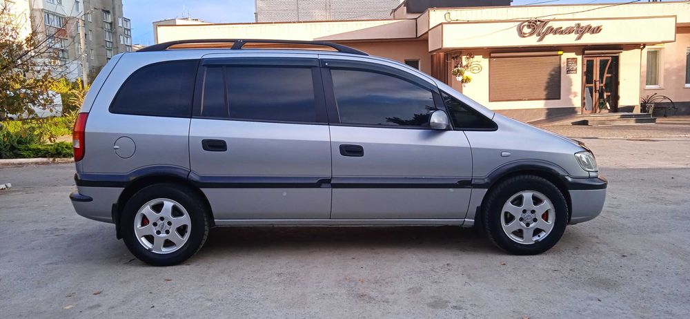 Мінівен Opel Zafira 2.00 л дизель 7 місць,