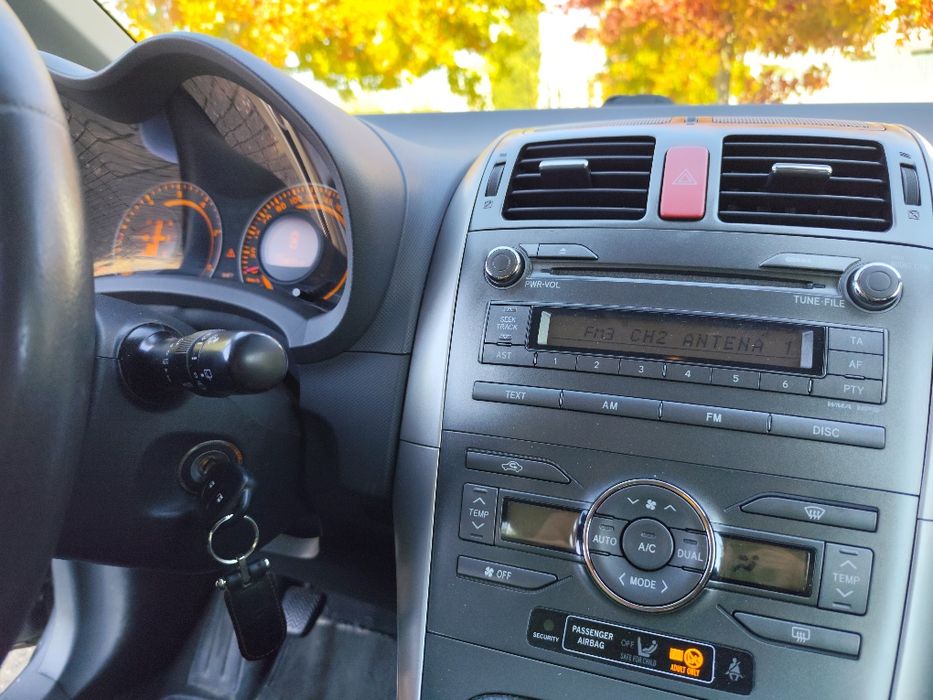 Toyota Auris 1.4 D4d 5 portas excelente estado geral