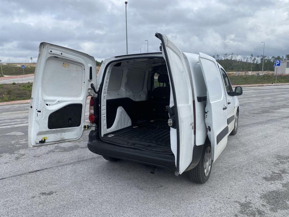 Peugeot Partner office