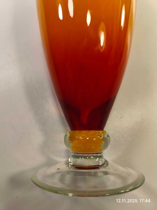 Wazon szklany ognisty huta Staszic Ząbkowice proj L Fiedorowicz