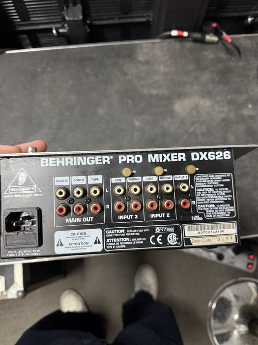 Mesa de mistura DJ profissional DX626 Behringer