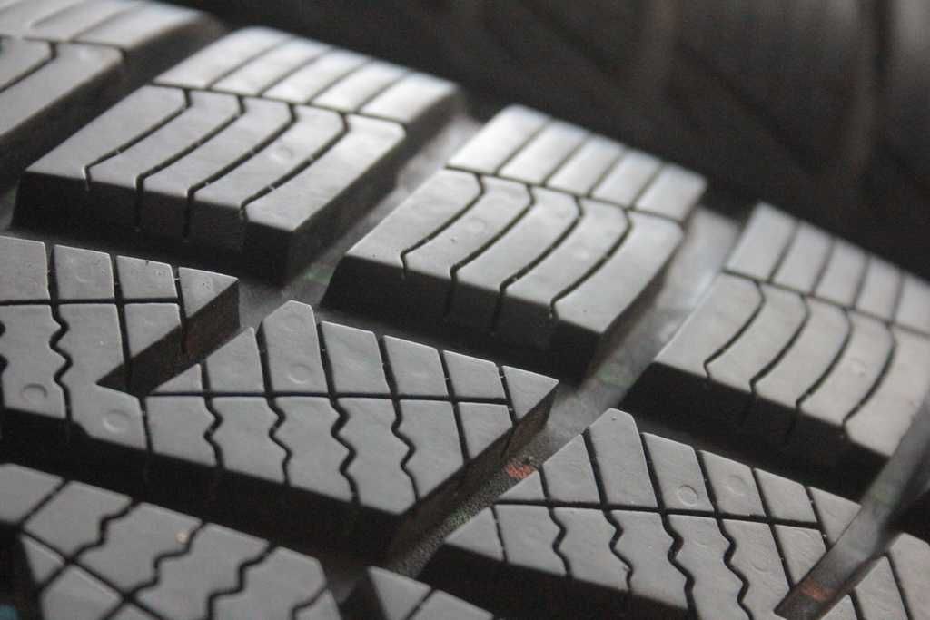 215/60/16 Barum Polaris 5 215/60 R16 99H XL 2x8mm