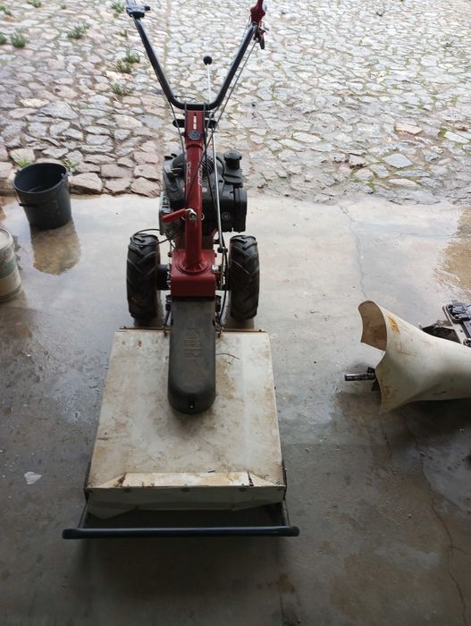 Motocultivador com capinadeira e pente