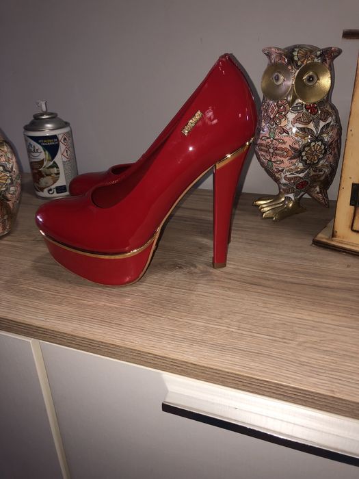 Sapato vermelho ferrari