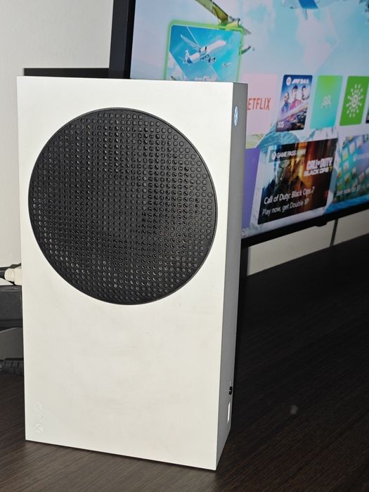 Xbox Series S 512Gb com 2 comandos baterias e carregador.