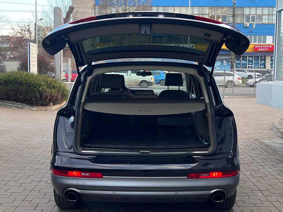 Продам сімейний автомобіль Q7 2013р.