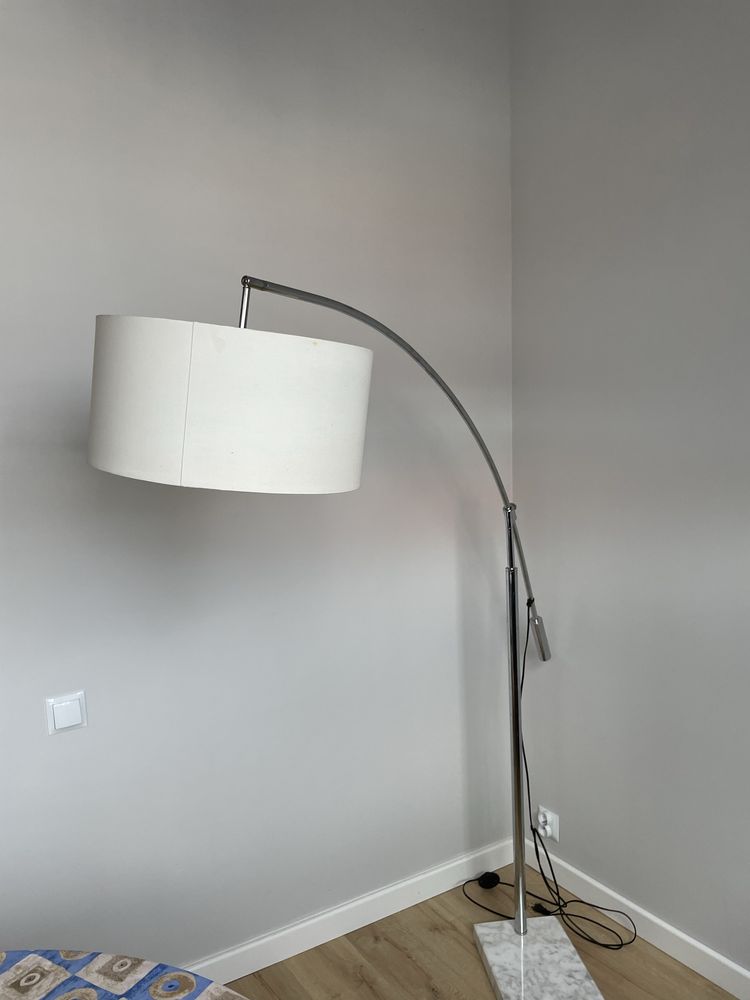 Lampa podłogowa