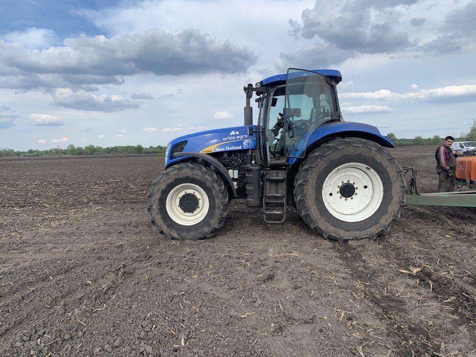 Трактор New Holland T7060