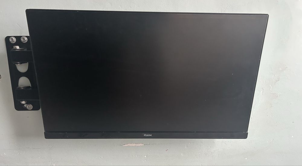 Monitor 60 hz.  24”