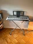 Teclado YAMAHA E323 + suporte