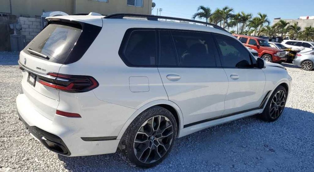 Бампер BMW X7 G07 запчастини шрот бмв х7 г07 запчасти