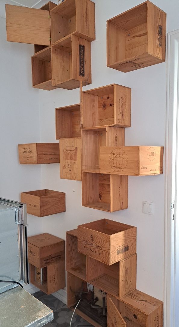 Estante de caixas de madeira