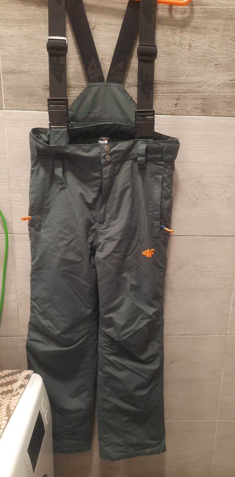 4 F spodnie narciarskie  152 cm