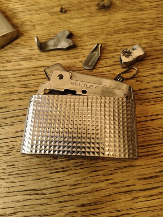 Stare Zapalniczki benzynowe min Bentley ¹⁹⁷