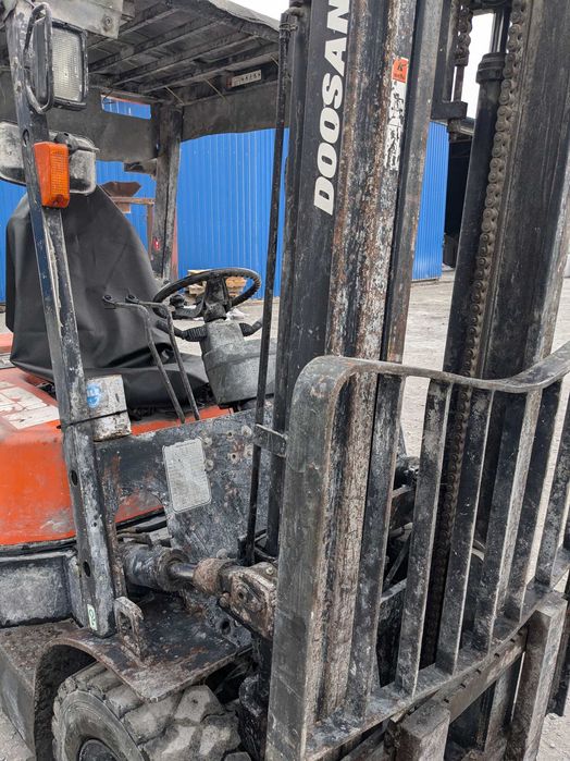 Doosan D25G навантажувач