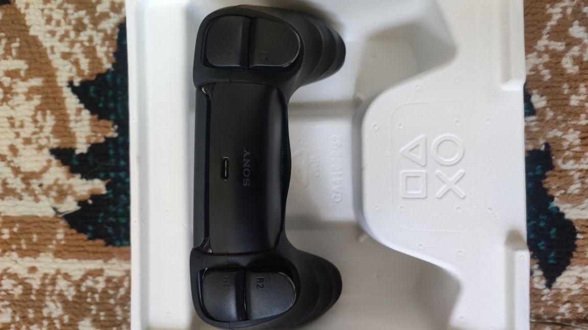 Продам джойстик PS 5 майже новий