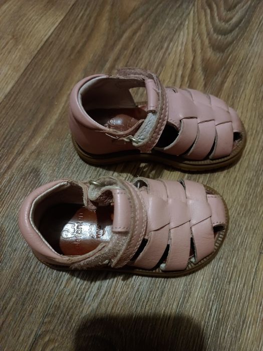 Сандалі на дівчинку