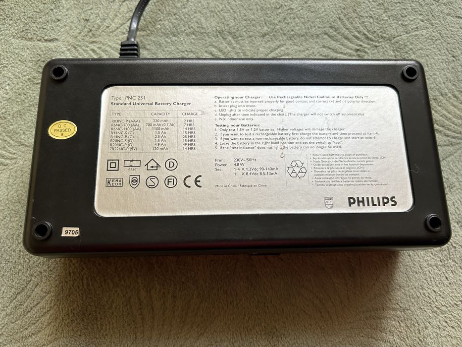 Ładowarka Philips baterii AAA AA 9V