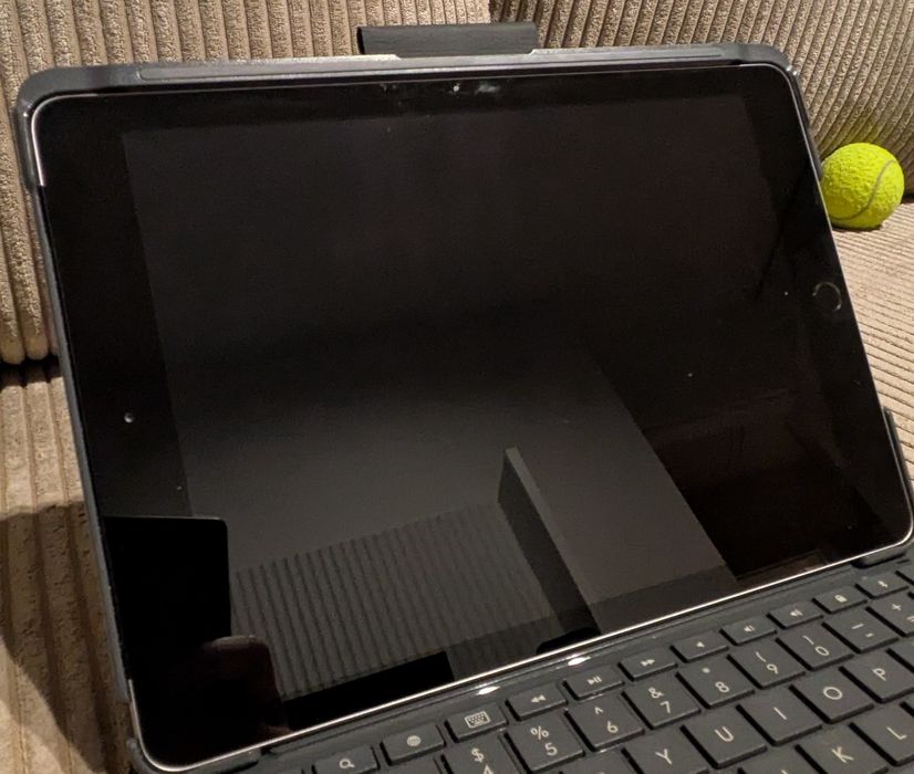 IPad 6 gen. 128GB SIM A1954 + klawiatura Logitech