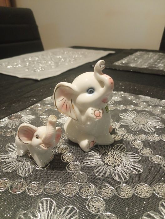 Dwie figurki słoników ceramicznych