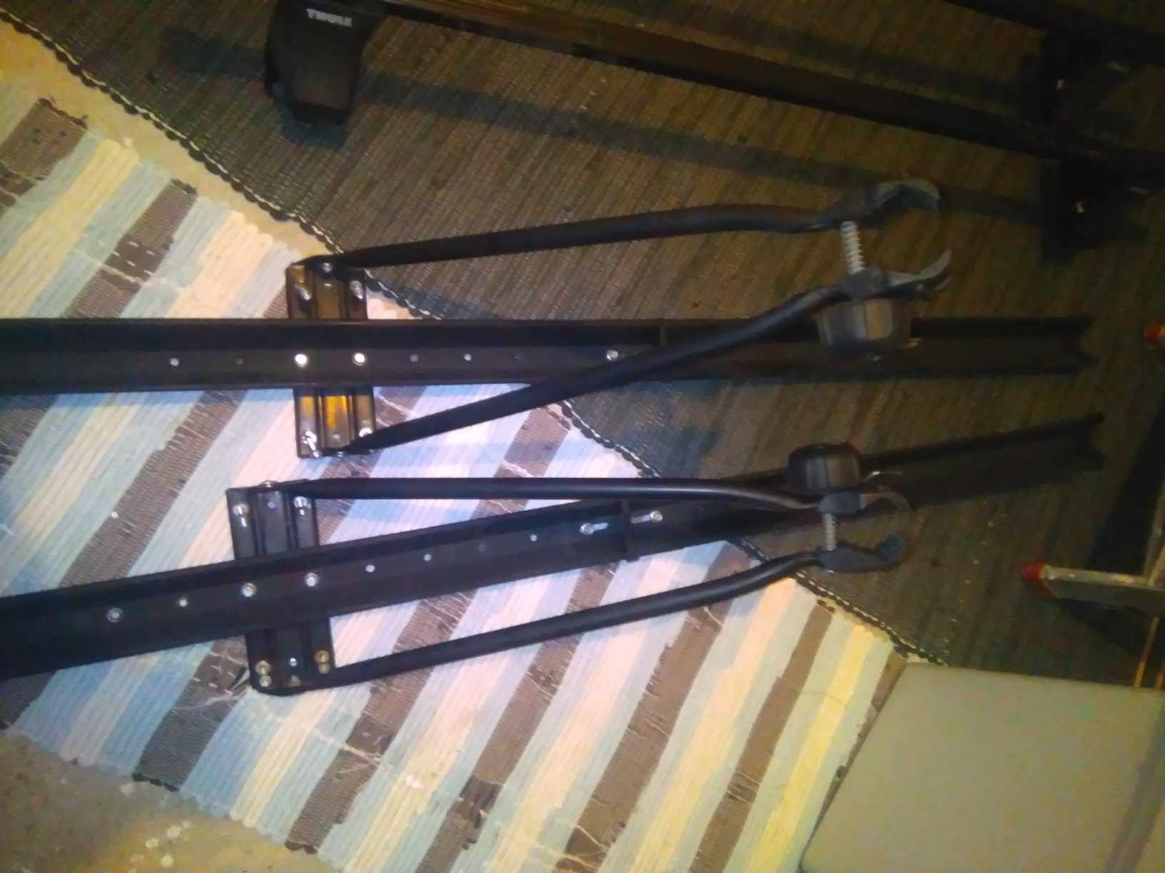 Barras de tejadilho com suporte para 2 bicicletas thule com chave