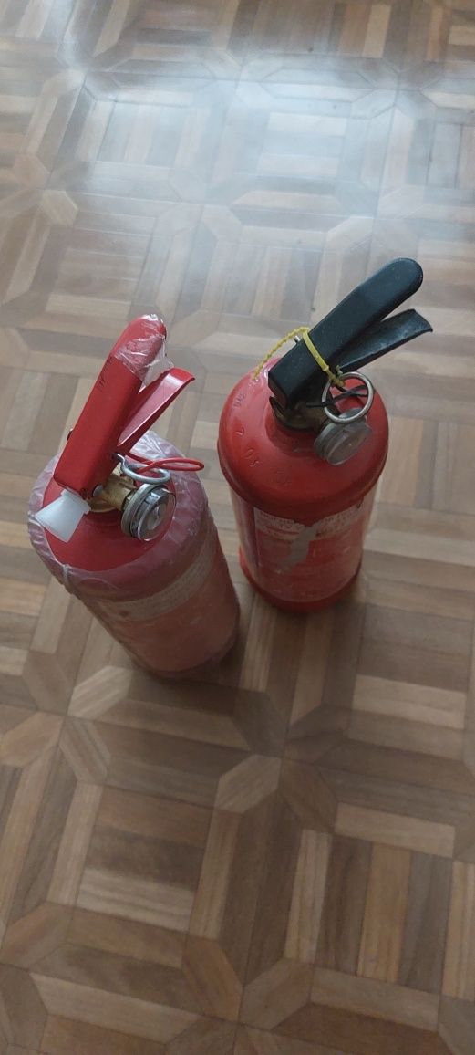 Вогнегасники в машину