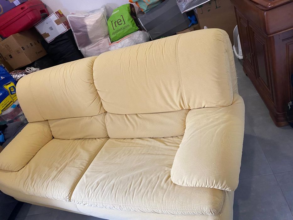 Sofás amarelos 3 lugares