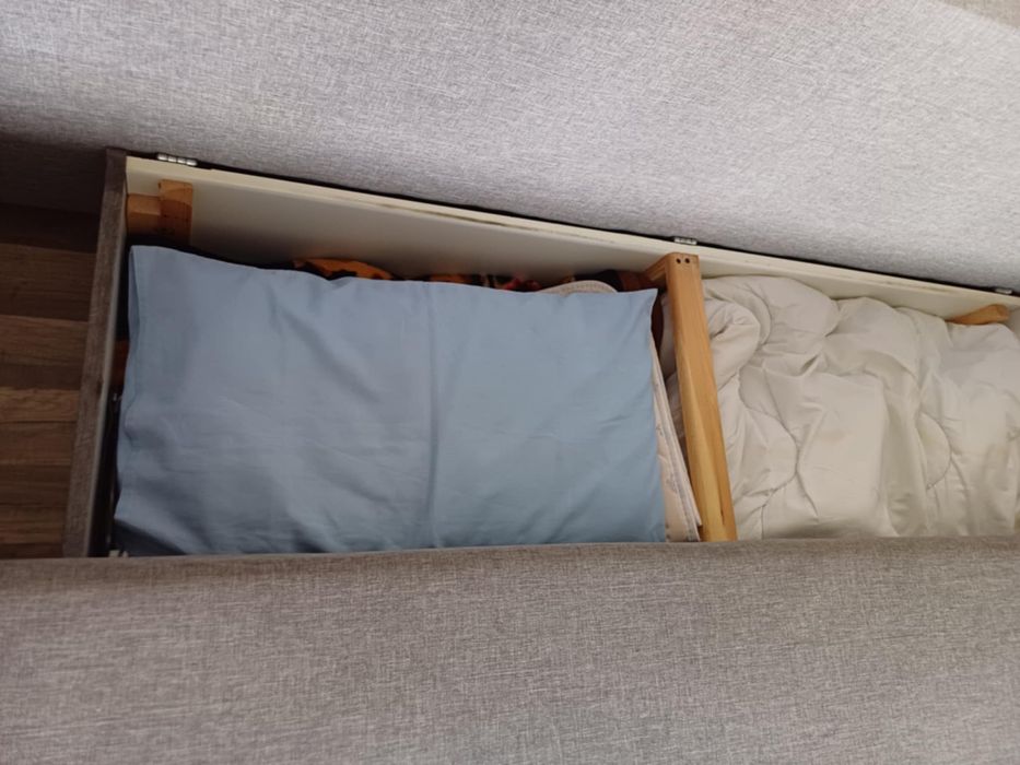 Kanapy, szare z poduchami - rozkladane, stan bardzo dobry, rzymianki