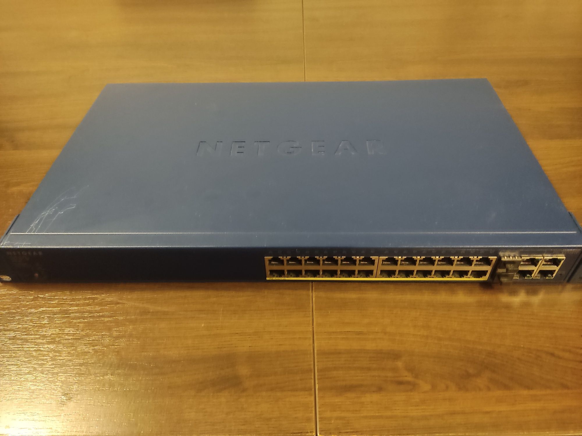 Switch PoE NETGEAR FS728TPv2 24+4 porty, 2xSFP, zarządzalny