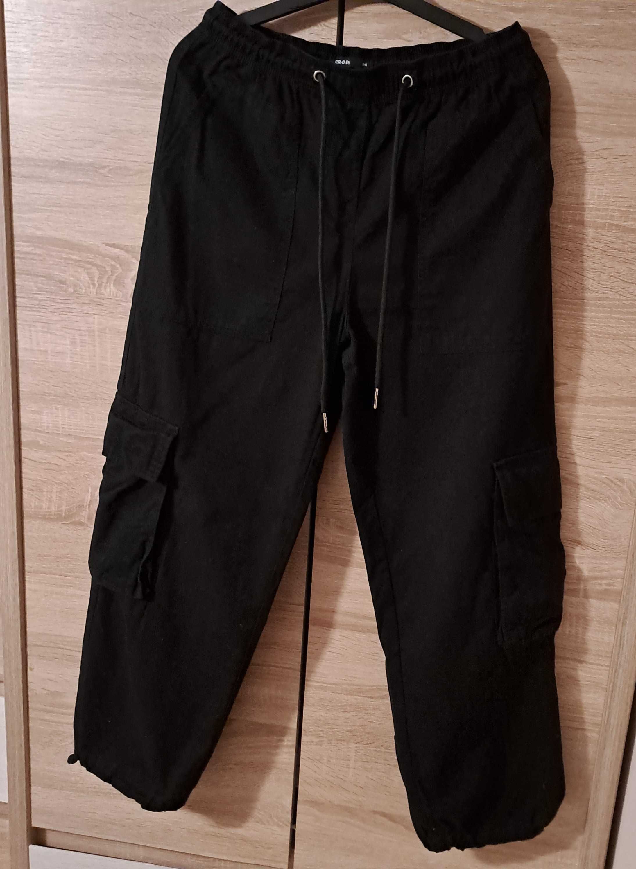 Spodnie cargo damskie czarne Cropp / rozmiar 34