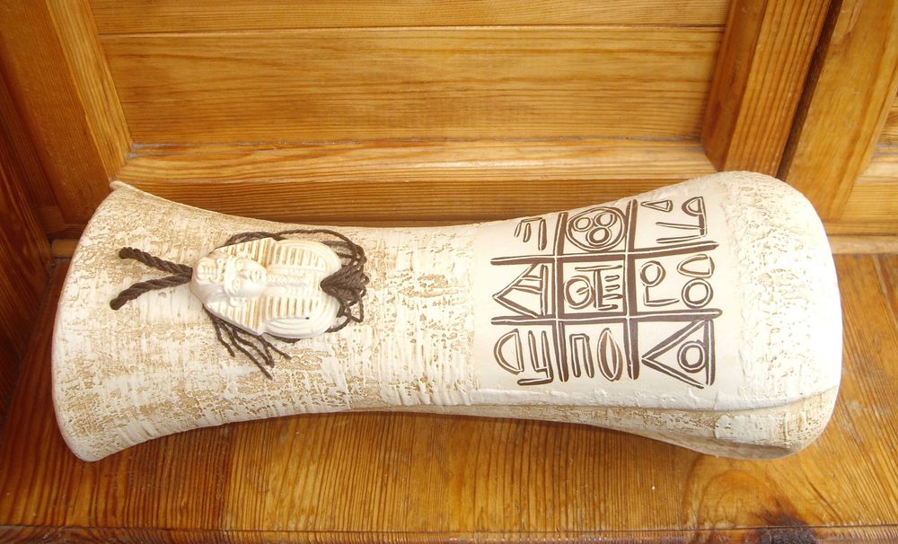 Ваза в єгипетському стилі