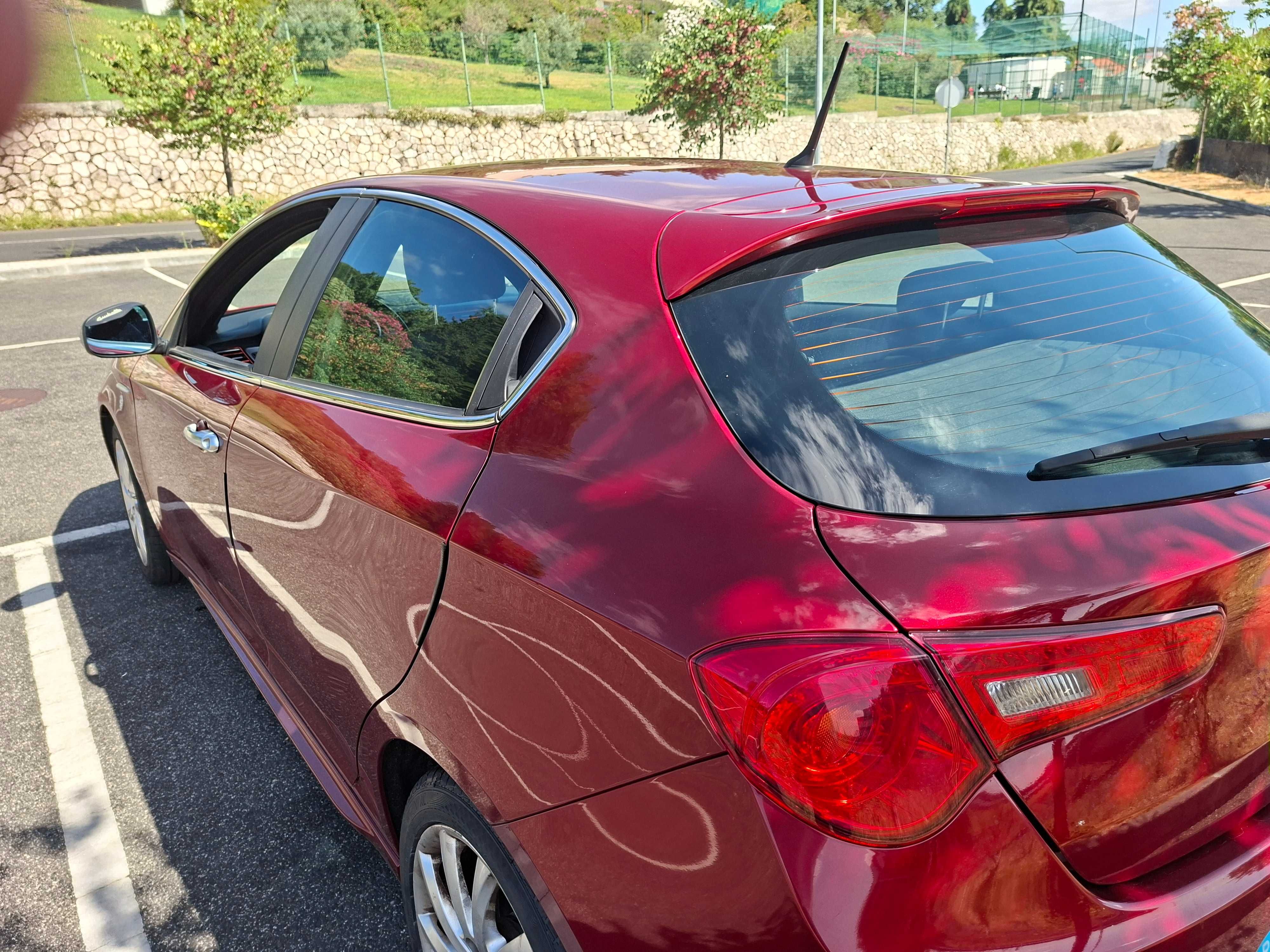 Alfa Romeo Giulietta 1600 JTDm 105cv - menos de 96000 km - 2011
