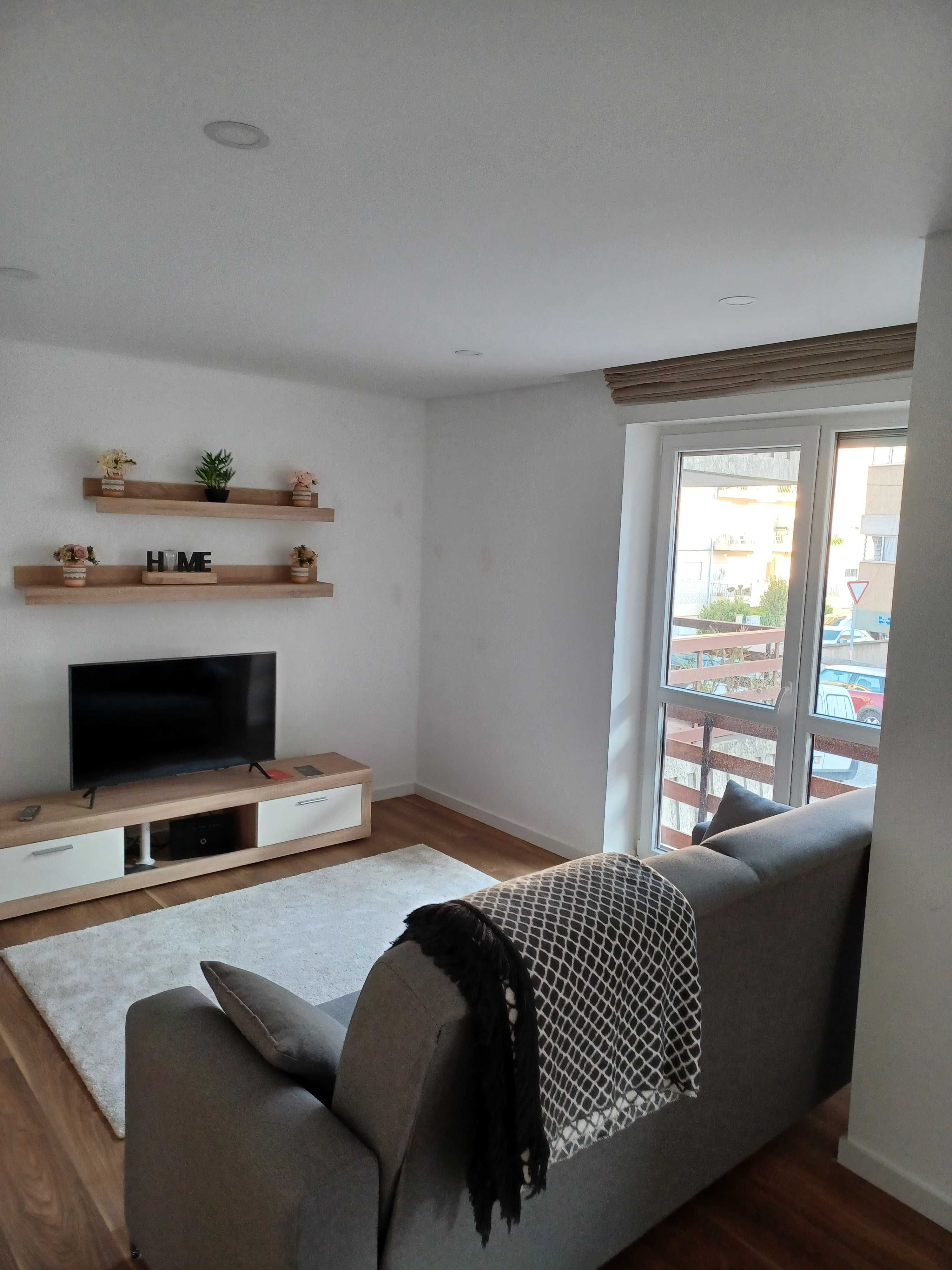 Alugo dois quartos a estudantes em apartamento  renovado e mobilado