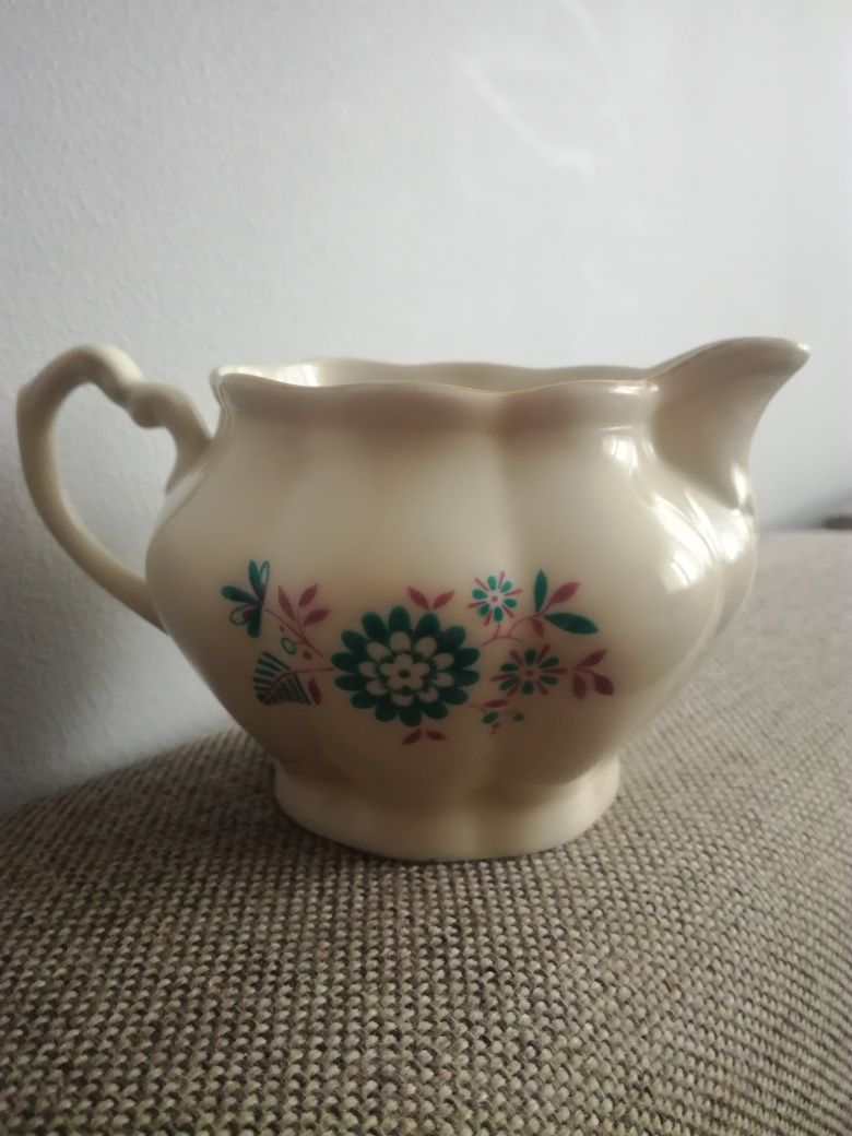 Mlecznik Chodzież porcelanowy porcelana