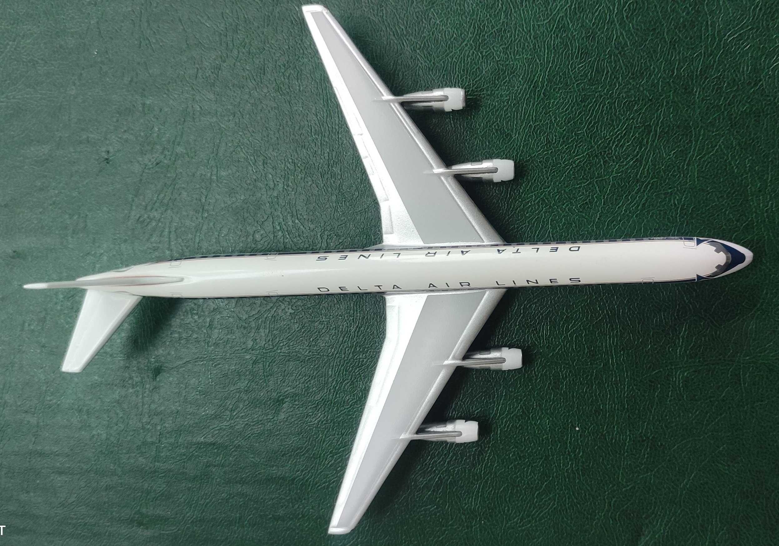 1:400 модель самолета DC-8 Delta Air Lines без стабилизатора