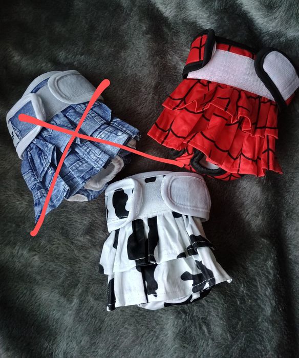 Wielorazowe pieluchy dla suczki z falbankami Spiderman krowa XS