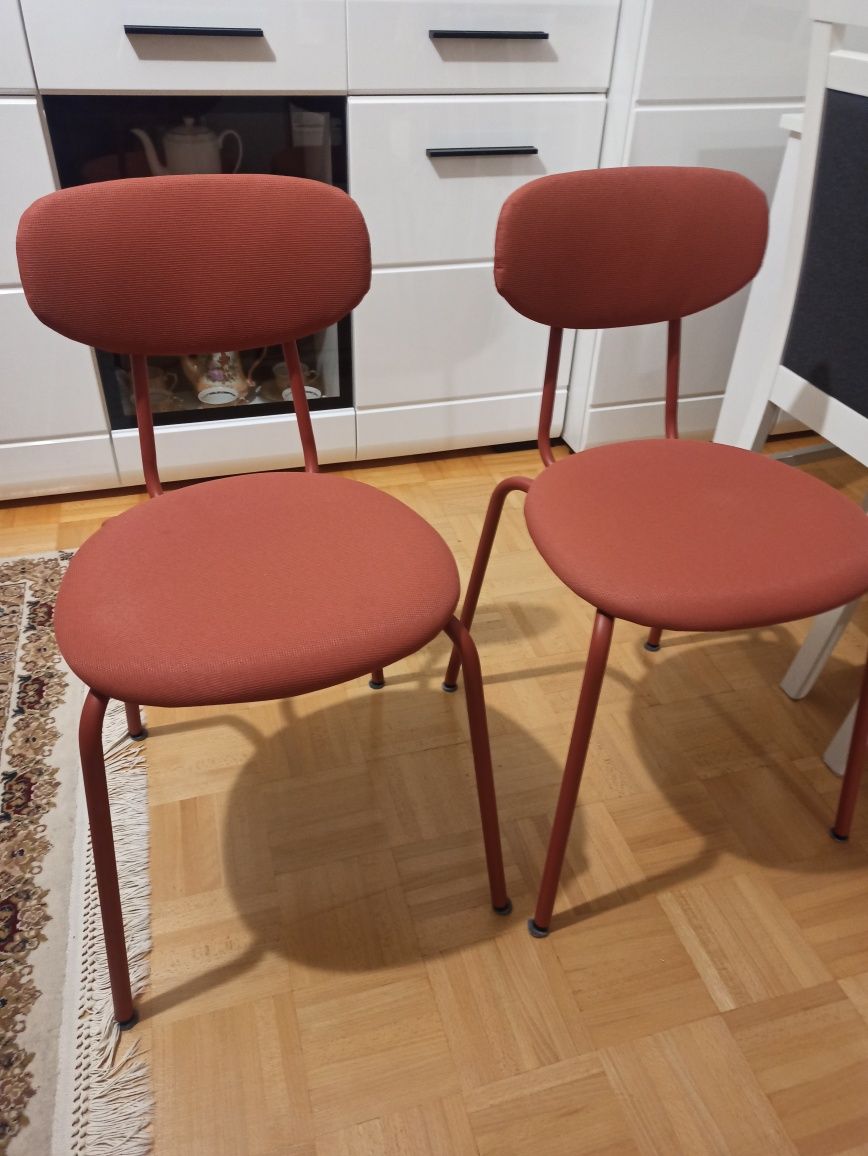 Krzesła tapicerowne